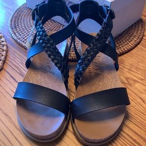 NWT Blowfish black sandals